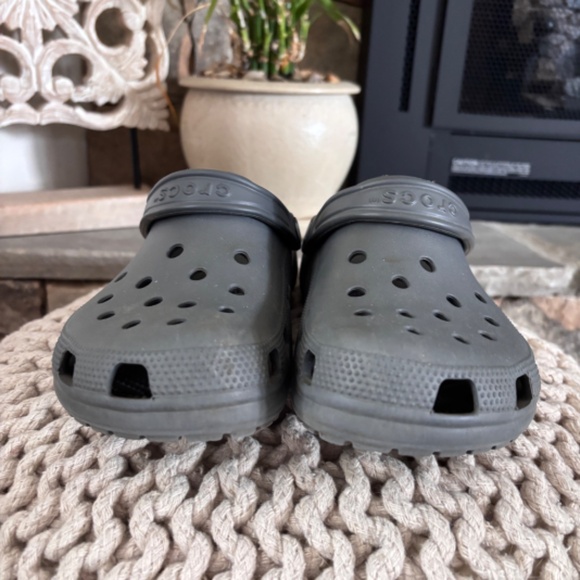 Crocs Men's SZ 7 Gray Classic Clogs - Picture 3 of 11